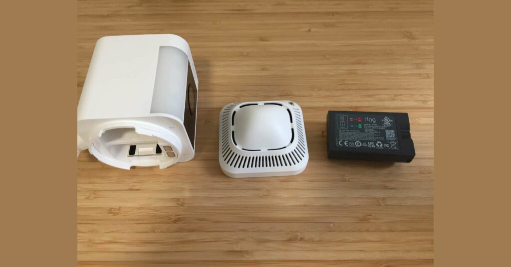 Ring Spotlight Cam Plusのバッテリー部分